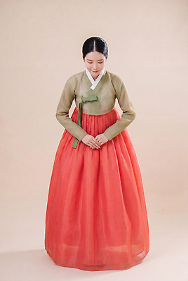 JPG 편집이미지 전통 여자 문화 포즈 스튜디오 한국 설날 추석 새해인사 분위기 한복 손모으기 착용 의료성형뷰티 편집실사 AI인물포토 AI콘텐츠 한국전통 명절 아시아 컨셉 새해 사람 손짓 인사 전통의상 CG 파일형식 AI포토 기념일 나라 모션 예절 이벤트
