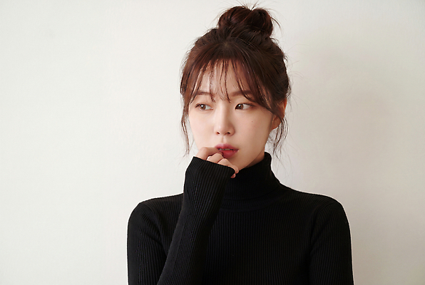 JPG 모델 편집이미지 여자 생각 표정 캐주얼 가을 터틀넥 스웨터 의료성형뷰티 스타일 단순 편집실사 AI인물포토 AI콘텐츠 옷 계절 상의 사람 CG 파일형식 AI포토