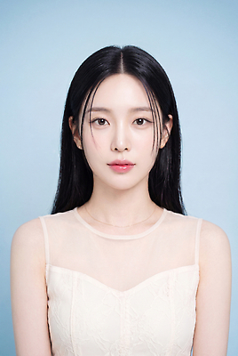 JPG 모델 편집이미지 긴머리 헤어스타일 여자 포즈 앞모습 뷰티 검은머리 피부 뷰티풀 의료성형뷰티 편집실사 AI인물포토 AI콘텐츠 뷰포인트 사람 신체부위 CG 파일형식 AI포토