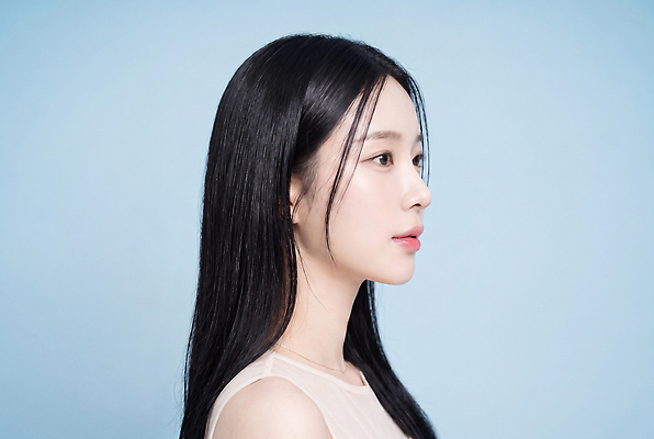 JPG 편집이미지 헤어스타일 여자 미소 앞모습 파란색 뷰티 뷰티풀 의료성형뷰티 스타일 편집실사 AI인물포토 AI콘텐츠 뷰포인트 컬러 표정 사람 CG 파일형식 AI포토