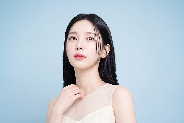 JPG 모델 편집이미지 긴머리 여자 포즈 표정 파란색 뷰티 오브젝트 뷰티풀 의료성형뷰티 편집실사 AI인물포토 AI콘텐츠 헤어스타일 컬러 사람 CG 파일형식 AI포토