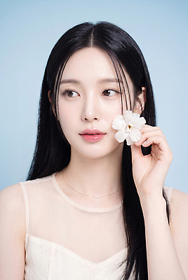 JPG 편집이미지 여자 꽃 포즈 하늘색 표정 뷰티 뷰티풀 의료성형뷰티 편집실사 AI인물포토 AI콘텐츠 식물 사람 파란색 CG 파일형식 AI포토 컬러