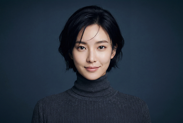 JPG 모델 편집이미지 응시 여자 얼굴 포즈 백그라운드 짧은머리 미소 뷰티 남색 터틀넥 니트 뷰티풀 의료성형뷰티 스타일 편집실사 AI인물포토 AI콘텐츠 헤어스타일 시선 컬러 상의 표정 사람 신체부위 스웨터 CG 파일형식 AI포토 옷