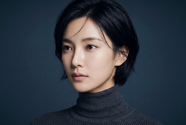 JPG 편집이미지 여자 얼굴 포즈 백그라운드 생각 짧은머리 앞모습 뷰티 남색 터틀넥 뷰티풀 의료성형뷰티 편집실사 AI인물포토 AI콘텐츠 헤어스타일 뷰포인트 컬러 사람 신체부위 스웨터 CG 파일형식 AI포토 상의 옷