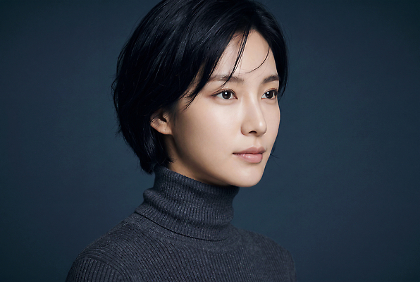 JPG 모델 편집이미지 시선 여자 얼굴 포즈 백그라운드 생각 짧은머리 표정 뷰티 남색 터틀넥 청록색 뷰티풀 의료성형뷰티 스타일 편집실사 AI인물포토 AI콘텐츠 헤어스타일 컬러 사람 신체부위 스웨터 CG 파일형식 AI포토 상의 옷