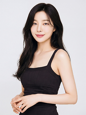 JPG 모델 편집이미지 긴머리 헤어스타일 원피스 여자 패션 포즈 손모으기 의료성형뷰티 스타일 편집실사 AI인물포토 AI콘텐츠 옷 사람 손짓 CG 파일형식 AI포토 모션