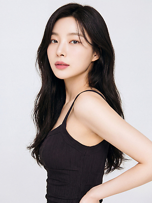 JPG 모델 편집이미지 긴머리 여자 패션 포즈 상의 미소 일상 뷰티 자신감 스타일링 의료성형뷰티 스타일 편집실사 AI인물포토 AI콘텐츠 헤어스타일 옷 감정 표정 사람 라이프 CG 파일형식 AI포토 생활