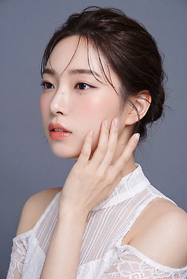 JPG 모델 편집이미지 헤어스타일 손 패션 감정 얼굴 포즈 백그라운드 조명 미소 화장 촬영 의료성형뷰티 스타일 편집실사 AI인물포토 AI콘텐츠 표정 신체부위 뷰티 CG 파일형식 AI포토 사람