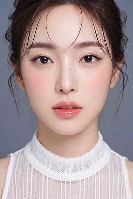 JPG 모델 편집이미지 얼굴 포즈 스튜디오 조명 미소 화장 뷰티 머리카락 카메라 촬영 피부 의료성형뷰티 피부톤 편집실사 AI인물포토 AI콘텐츠 표정 신체부위 전자제품 머리 CG 파일형식 AI포토 사람