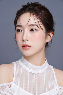 JPG 모델 편집이미지 헤어스타일 옷 여자 패션 얼굴 스튜디오 옆모습 화장 뷰티 카메라 회색 흰색 의료성형뷰티 스타일 편집실사 AI인물포토 AI콘텐츠 뷰포인트 컬러 사람 신체부위 전자제품 CG 파일형식 AI포토