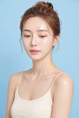 JPG 모델 편집이미지 여자 패션 포즈 조명 실내 표정 머리 촬영 피부 파란배경 의료성형뷰티 스타일 편집실사 AI인물포토 AI콘텐츠 사람 내부 신체부위 파란색 CG 파일형식 AI포토 컬러