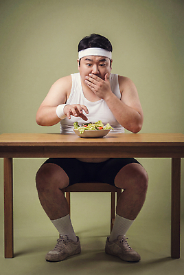 JPG 편집이미지 남자 음식 다이어트 채소 과일 탁자 건강 생활 운동복 식사 놀람 샐러드 건강식 식사준비 의료성형뷰티 편집실사 AI인물포토 AI콘텐츠 옷 감정 가구 표정 사람 CG 준비 파일형식 AI포토 생활용품 오브젝트