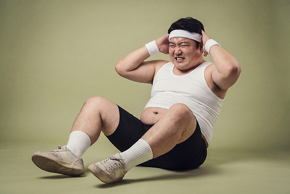 JPG 편집이미지 남자 다이어트 건강 운동복 운동 헬스 헬스장 몸무게 몸매 연습 체육관 땀 의료성형뷰티 편집실사 AI인물포토 AI콘텐츠 옷 사람 CG 파일형식 AI포토