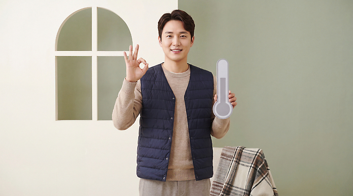 JPG 편집이미지 옷 남자 벽 창문 실내 연두색 최고 OK 온도계 편안함 신호 의료성형뷰티 편집실사 AI인물포토 AI콘텐츠 사람 손짓 내부 초록색 감각 CG 파일형식 AI포토 컬러 모션