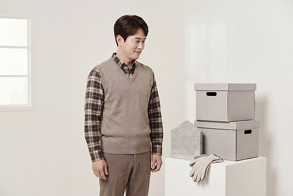 JPG 편집이미지 남자 생각 상자 조끼 작업 오브젝트 정리 분류 의료성형뷰티 편집실사 AI인물포토 AI콘텐츠 사람 외투 CG 파일형식 AI포토 상의 옷