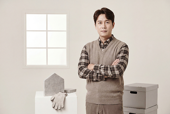 JPG 편집이미지 남자 장갑 생각 작업복 일상 상자 팔짱 공간 작업실 준비 건축모형 의료성형뷰티 편집실사 AI인물포토 AI콘텐츠 잡화 옷 모션 사람 라이프 모형 CG 파일형식 AI포토 생활