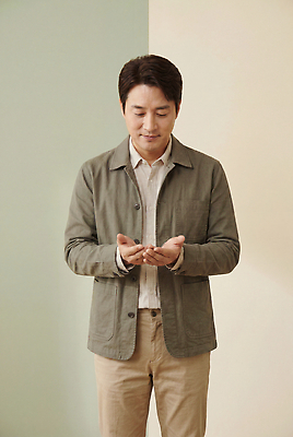 JPG 편집이미지 응시 남자 감정 중년 포즈 생각 실내 집중 농업인의날 의료성형뷰티 편집실사 AI인물포토 AI콘텐츠 시선 기념일 컨셉 사람 성인 내부 CG 파일형식 AI포토 이벤트