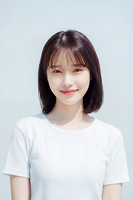 JPG 편집이미지 여자 얼굴 티셔츠 하늘 미소 웃음 사람 여름 햇빛 단발머리 의료성형뷰티 편집실사 AI인물포토 AI콘텐츠 헤어스타일 계절 셔츠 표정 신체부위 빛 CG 파일형식 AI포토 상의 옷