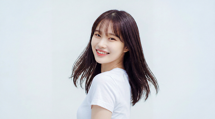 JPG 편집이미지 여자 얼굴 티셔츠 표정 미소 청춘 머리 의료성형뷰티 편집실사 AI인물포토 AI콘텐츠 컨셉 셔츠 사람 신체부위 CG 파일형식 AI포토 상의 옷