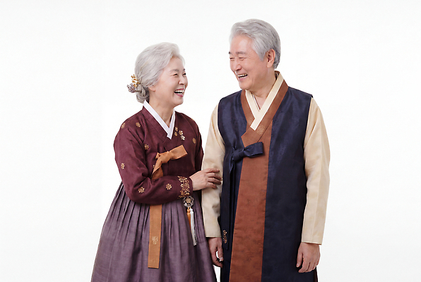 JPG 편집이미지 옷 여자 할아버지 남자 문화 할머니 가족 한국 웃음 설날 추석 전통의상 한복 즐거움 70대 의료성형뷰티 편집실사 AI인물포토 AI콘텐츠 한국전통 전통 명절 노년 감정 아시아 관계 표정 사람 CG 파일형식 AI포토 기념일 나라 성인 이벤트