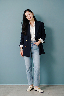 JPG 전신 모델 편집이미지 여자 패션 포즈 운동화 미소 캐주얼 청바지 비즈니스우먼 의료성형뷰티 스타일 세련 편집실사 AI인물포토 AI콘텐츠 옷 신발 비즈니스 바지 표정 사람 직장인 CG 파일형식 AI포토 직업 하의