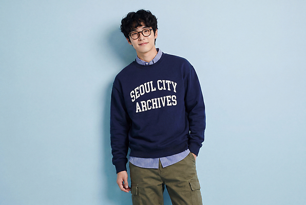 JPG 편집이미지 옷 남자 웃음 일상 앞모습 캐주얼 파란색 의료성형뷰티 편집실사 AI인물포토 AI콘텐츠 뷰포인트 컬러 표정 사람 라이프 CG 파일형식 AI포토 생활