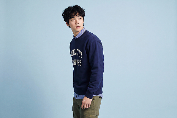 JPG 모델 편집이미지 옷 패션 남자 포즈 셔츠 청소년 파란색 친구 스웨터 의료성형뷰티 편집실사 AI인물포토 AI콘텐츠 컬러 상의 관계 사람 CG 파일형식 AI포토