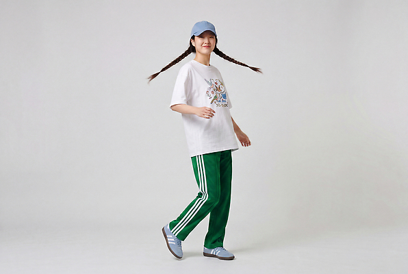 JPG 편집이미지 여자 패션 티셔츠 바지 운동복 흰색 편안함 캡모자 의료성형뷰티 스트리트패션 편집실사 AI인물포토 AI콘텐츠 모자 옷 컬러 셔츠 하의 사람 감각 CG 파일형식 AI포토 잡화 상의