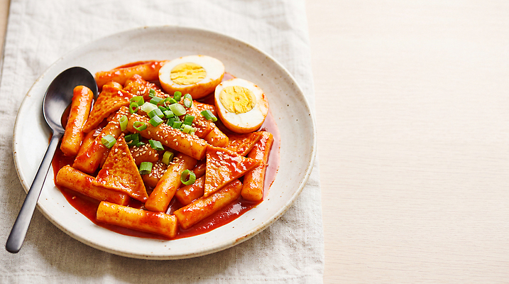 JPG 편집이미지 접시 한식 음식 계란 식사 소스 떡볶이 매움 맛있는 편집실사 AI포토 AI콘텐츠 식기 알 양념 맛 분식 CG 파일형식 컨셉