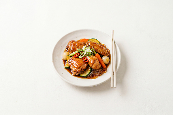 JPG 편집이미지 접시 한식 음식 채소 식재료 젓가락 육류 요리 식사 양념 맛 찜닭 편집실사 AI포토 AI콘텐츠 식기 컨셉 수저 CG 닭고기요리 파일형식
