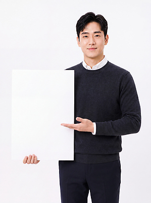 JPG 편집이미지 응시 남자 종이 서기 미소 들기 비즈니스맨 의료성형뷰티 편집실사 AI인물포토 AI콘텐츠 시선 비즈니스 모션 표정 사람 직장인 CG 파일형식 AI포토 직업