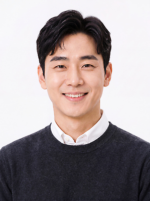 JPG 편집이미지 남자 한국 미소 웃음 사람 흰색 눈 비즈니스맨 스웨터 의료성형뷰티 스타일 편집실사 AI인물포토 AI콘텐츠 아시아 컬러 상의 비즈니스 표정 직장인 CG 파일형식 AI포토 직업 옷 나라