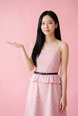 JPG 모델 편집이미지 드레스 여자 패션 분홍색 포즈 표정 사람 손짓 촬영 체크무늬 의료성형뷰티 스타일 편집실사 AI인물포토 AI콘텐츠 옷 컬러 무늬 모션 CG 파일형식 AI포토