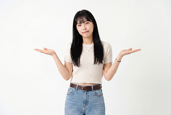 JPG 편집이미지 손 티셔츠 실내 표정 서기 사람 흰색 청바지 고민 의료성형뷰티 편집실사 AI인물포토 AI콘텐츠 감정 컬러 셔츠 바지 모션 내부 신체부위 CG 파일형식 AI포토 상의 하의 옷