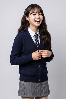 JPG 편집이미지 학생 여자 패션 감정 교복 셔츠 학교 청소년 넥타이 표정 웃음 치마 조끼 체크무늬 의료성형뷰티 스타일 편집실사 AI인물포토 AI콘텐츠 잡화 옷 교육 상의 무늬 하의 사람 외투 CG 파일형식 AI포토