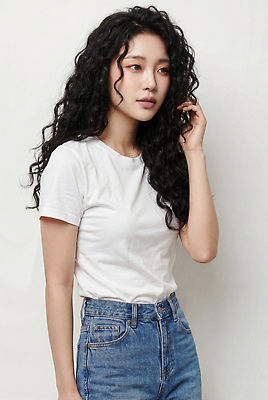 JPG 모델 편집이미지 헤어스타일 옷 여자 패션 포즈 앞모습 머리 청바지 의료성형뷰티 스타일 편집실사 AI인물포토 AI콘텐츠 뷰포인트 바지 사람 신체부위 CG 파일형식 AI포토 하의