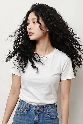 JPG 모델 편집이미지 헤어스타일 옷 여자 패션 얼굴 표정 옆모습 뷰티 머리카락 청바지 파마 의료성형뷰티 스타일 편집실사 AI인물포토 AI콘텐츠 뷰포인트 바지 사람 신체부위 머리 CG 파일형식 AI포토 하의