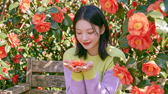 JPG 식물 편집이미지 손 여자 꽃 행복 벤치 자연 미소 정원 봄 향기 홍매화 의료성형뷰티 편집실사 AI인물포토 AI콘텐츠 계절 감정 의자 표정 사람 신체부위 CG 생태계 매화 냄새 파일형식 AI포토 가구 생활용품 오브젝트