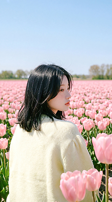 JPG 편집이미지 여자 꽃 꽃밭 밭 자연 풍경 햇빛 정원 봄 튤립 뒤돌아보기 의료성형뷰티 편집실사 AI인물포토 AI콘텐츠 식물 계절 농업 모션 사람 빛 CG 생태계 파일형식 AI포토 산업