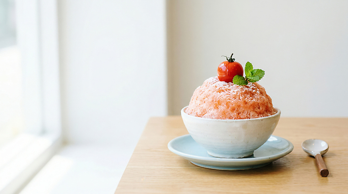 JPG 편집이미지 그릇 토마토 과일 식탁 디저트 여름 유행 숟가락 차가움 민트 빙수 편집실사 AI포토 AI콘텐츠 식기 계절 음식 채소 탁자 수저 허브 CG 파일형식 식물 가구 생활용품 오브젝트
