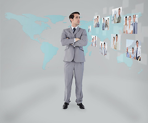 포토 JPG 해외이미지 전신 백인 응시 여자 남자 40대 중년 50대 세계지도 서기 여러명 상반신 20대 성인 앞모습 30대 글로벌 팔짱 스크린 직장인 비즈니스맨 비즈니스우먼 직원 채용 해외202004 해외포토 서양인 직업 시선 뷰포인트 다수 지도 비즈니스 모션 사람 청년 장년 세계 파일형식