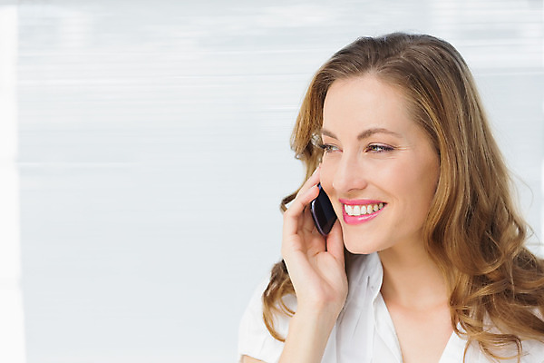 포토 JPG 해외이미지 백인 여자 행복 얼굴 갈색머리 직장 실내 한명 성인 30대 스마트폰 사무실 비즈니스우먼 무선전화기 스마트 스타일 해외202004 해외포토 서양인 1 헤어스타일 감정 컨셉 회사 비즈니스 사람 내부 신체부위 장년 핸드폰 스마트기기 직장인 전화기 파일형식