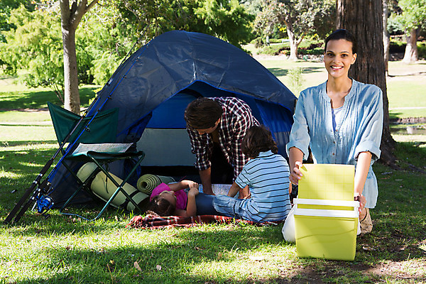 포토 JPG 해외이미지 나무 백인 라이프스타일 여자 남자 딸 행복 아들 어린이 가족 자연 엄마 휴가 함께함 텐트 사랑 앉기 소년 잔디 여러명 20대 성인 야외 초록색 30대 부모 소풍 봄 펼침 캠핑 시골 아빠 캠핑장 해외202004 해외포토 서양인 식물 계절 감정 컬러 다수 컨셉 관계 모션 레저 캠핑도구 사람 청년 생활 장년 야외활동 생태계 파일형식