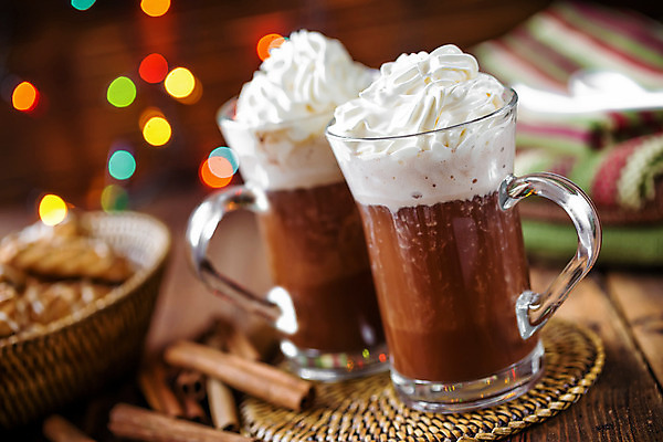 포토 JPG 해외이미지 행복 커피 음료 음식 겨울 유리 탁자 디저트 따뜻함 사람없음 컵 쿠키 초콜릿 머그컵 축하 뜨거움 액체 달콤 코코아 카카오 맛있는 해외202004 해외포토 식기 계절 감정 가구 컨셉 재질 맛 파일형식