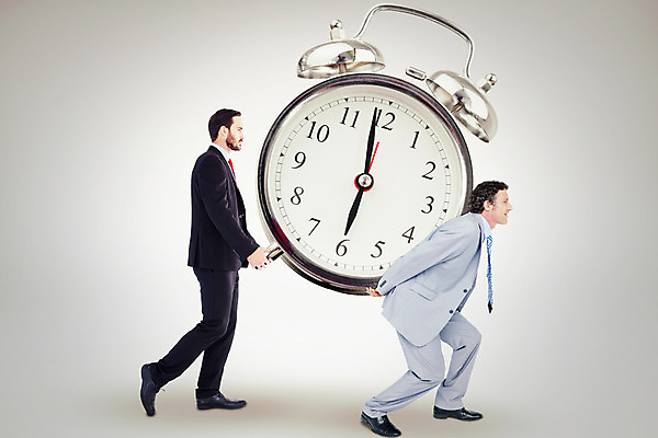 포토 JPG 해외이미지 백인 남자 시계 40대 중년 백그라운드 비즈니스 넥타이 서기 성인 두명 30대 빛 걷기 회색 자명종 흰색 잡기 비즈니스맨 흰배경 무거움 마감 카피스페이스 해외202004 해외포토 서양인 잡화 컬러 모션 사람 장년 공백 알람 직장인 무게 파일형식