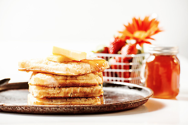 포토 JPG 해외이미지 전통 음식 딸기 사람없음 빛 흐름 구멍 달콤 만취 질감 반죽 밀가루 버터 꿀 맛있는 안락 해외202004 해외포토 컨셉 과일 맛 가루 술취함 파일형식