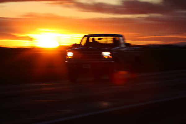 포토 JPG 해외이미지 구름 실루엣 여행 캐나다 자동차 미술 풍경 초원 사람없음 가로 디지털 일몰 시골 장면 통과 해외202004 해외포토 자연요소 육상교통 북아메리카 문화예술 촬영기법 노을 파일형식