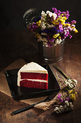 포토 JPG 해외이미지 전통 길 음식 조각 백그라운드 휴가 디저트 기념 건강 사탕 요리 사람없음 장식 빨간색 파티 케이크 어둠 빵집 수확 기구 축하 생일 화려 고급 설탕 자르기 굽기 크림 싱글 복고 정물화 페스츄리 스타일 벨벳 맛있는 해외202004 해외포토 기념일 빵 컬러 컨셉 농업 모션 이벤트 상점 실크 구이 그림 파일형식