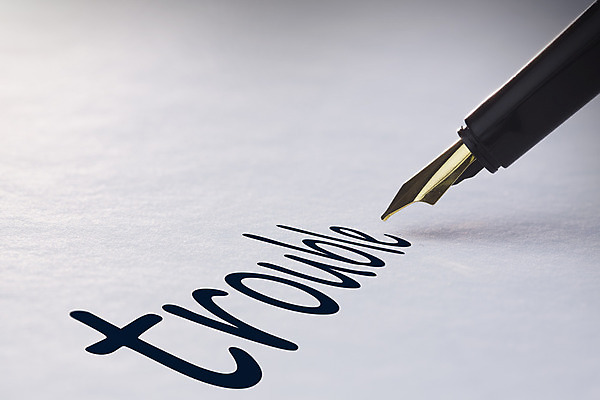 포토 JPG 해외이미지 종이 텍스트 사람없음 단어 만년필 기록 위험 페이지 문제 트러블 유행어 해외202004 해외포토 문자 컨셉 펜 유행 파일형식