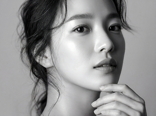 JPG 모델 편집이미지 손 여자 포즈 흑백 표정 사람 뷰티 머리 턱 의료성형뷰티 편집실사 AI인물포토 AI콘텐츠 촬영기법 신체부위 CG 파일형식 AI포토